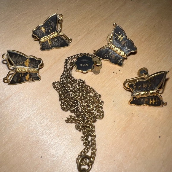Vintage 1940's Japan Damascene 24K Gold Plated Butterfly Necklace - Picture 2 of 2
